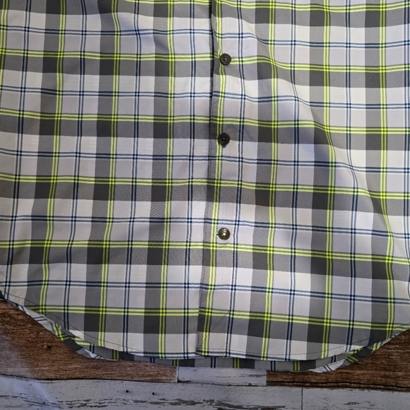 UNDER ARMOUR Gray/Green/White Plaid Casual Button Down Short Sleeve - Picture 3 of 6